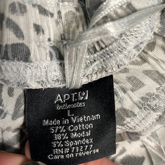 Grey leopard pajama pants - Picture 3 of 3